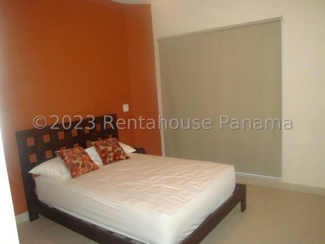 Stunning Beachfront Apartment with Panoramic Views